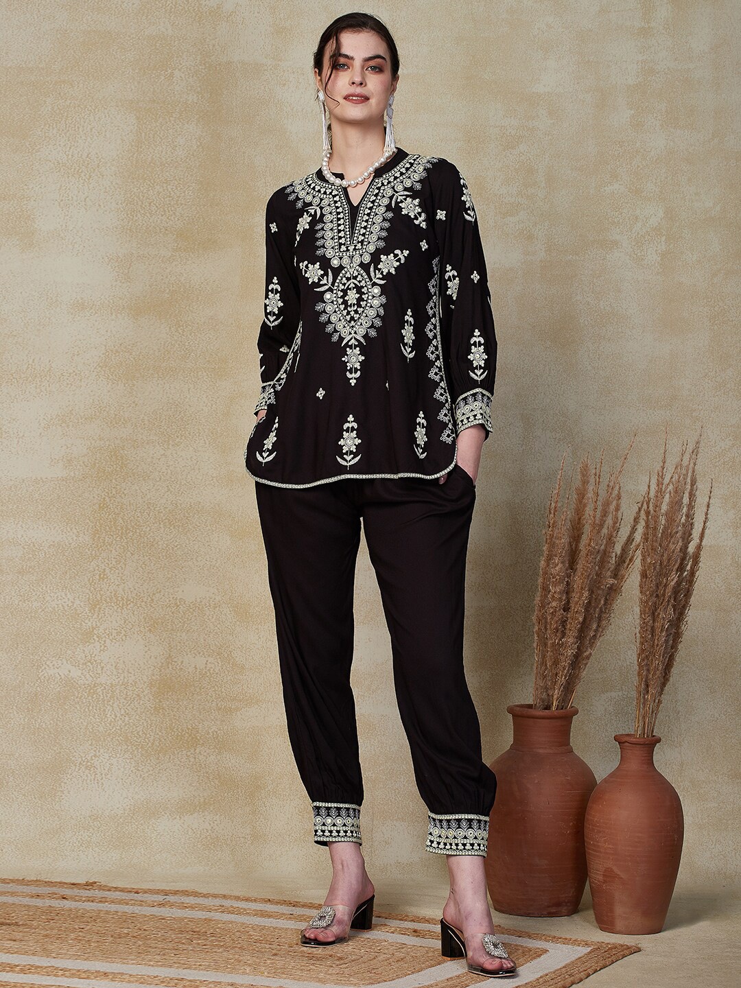 

FASHOR Floral Embroidered Mandarin Collar Tunic With Trousers, Black