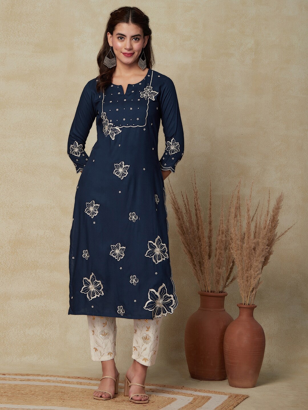 

FASHOR Floral Embroidered Thread Work Scalloped Straight Kurta, Navy blue