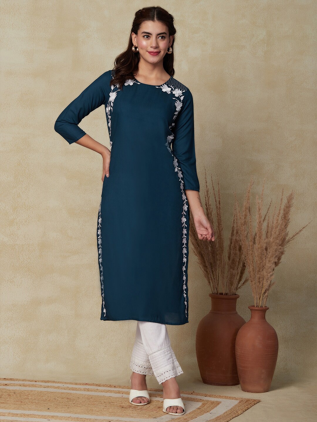 

FASHOR Round Neck Floral Embroidered Thread Work Straight Kurta, Teal