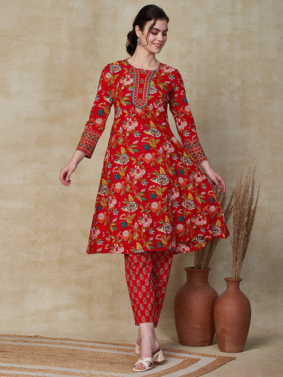 

FASHOR Floral Printed Regular Beads and Stones Pure Cotton Kurta with Trousers, Red