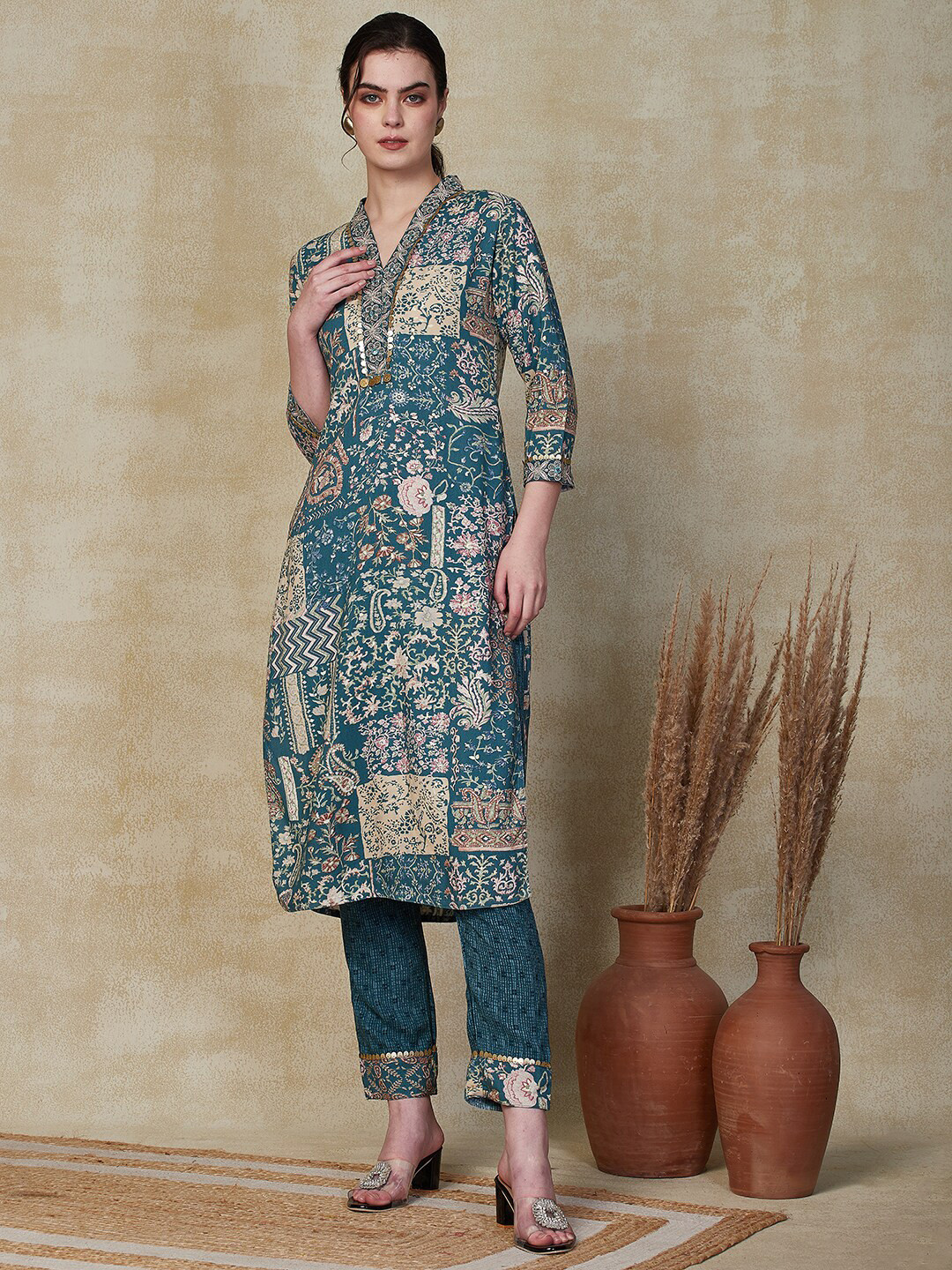 

FASHOR Ethnic Motifs Printed V-Neck Straight Kurta with Trousers, Blue