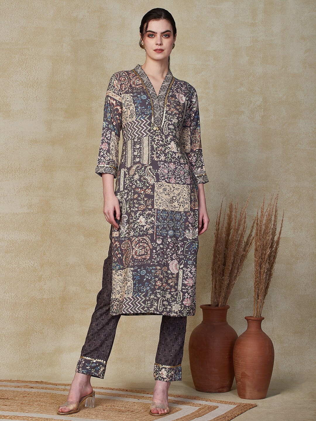 

FASHOR Ethnic Motifs Printed V-Neck Straight Kurta with Trousers, Grey