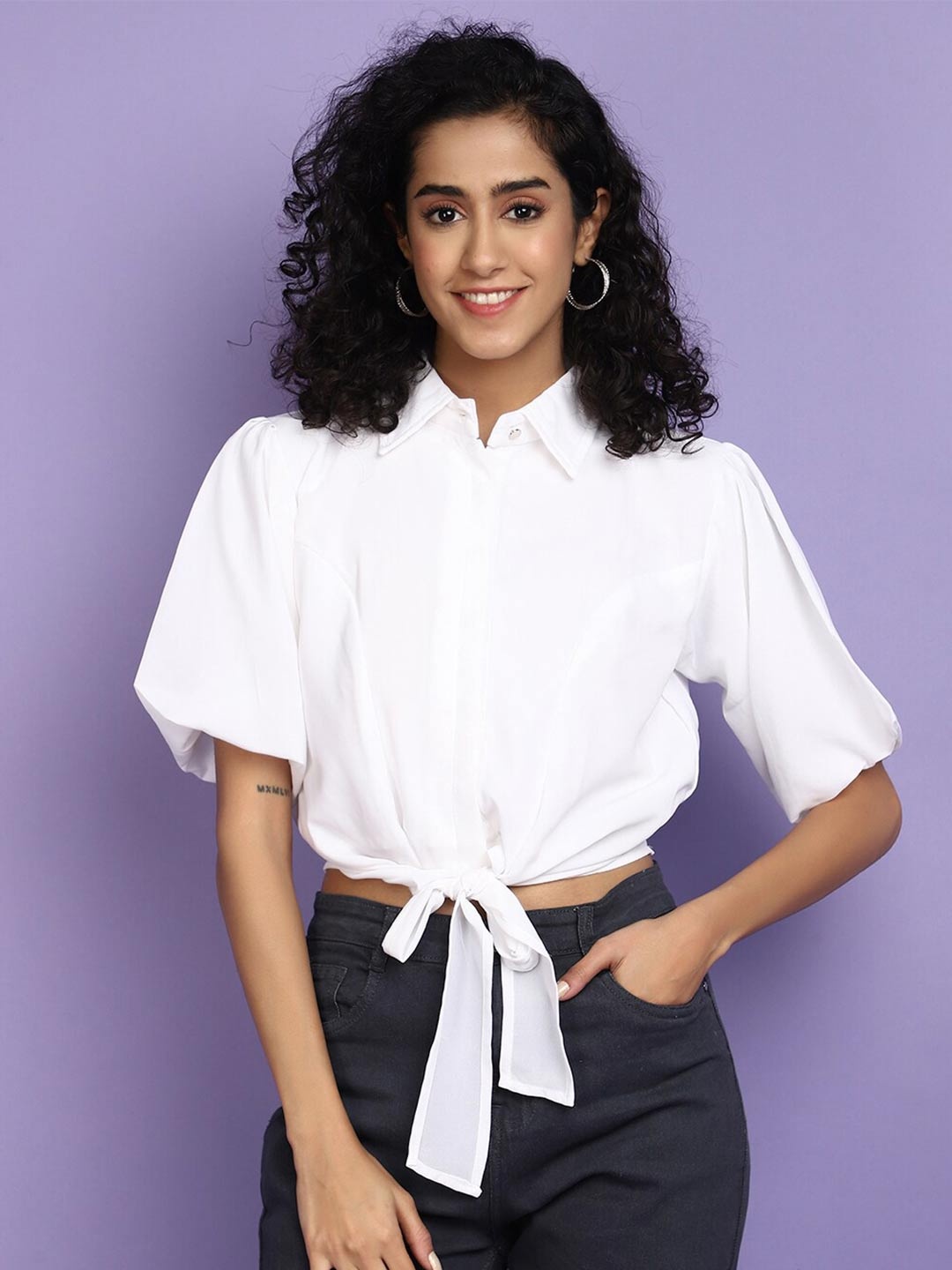 

V-Mart Spread Collar Short Sleeves Shirt, White