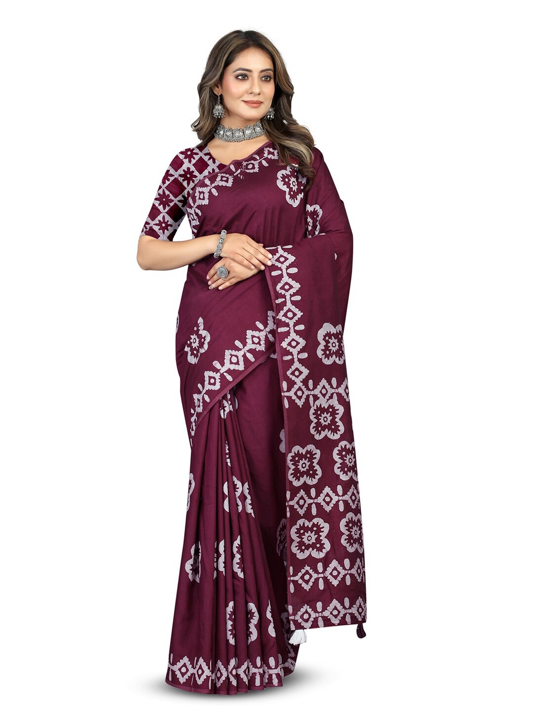 

Inithi Burgundy & White Printed Batik Saree