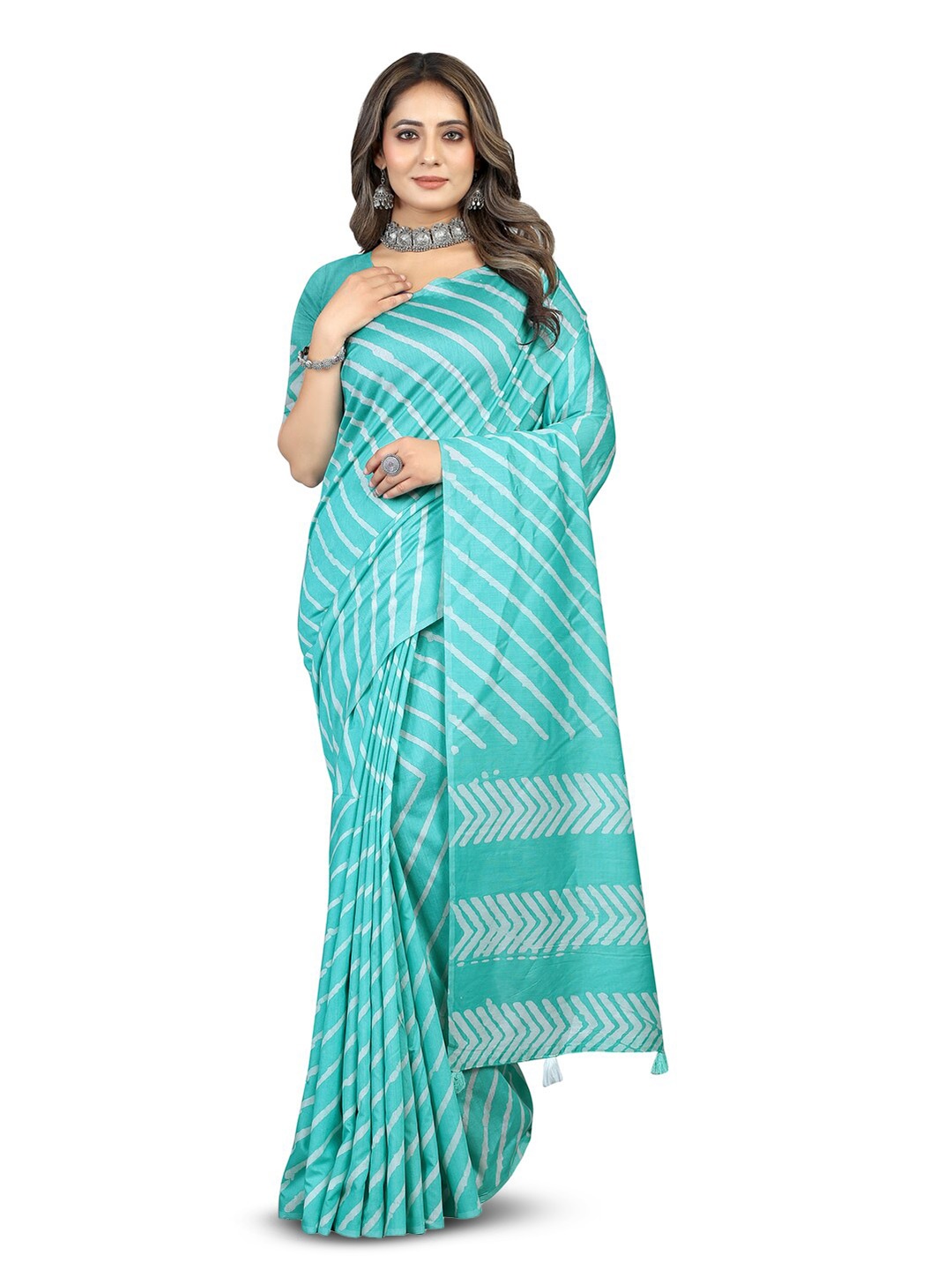 

Inithi Teal Blue & White Printed Batik Saree