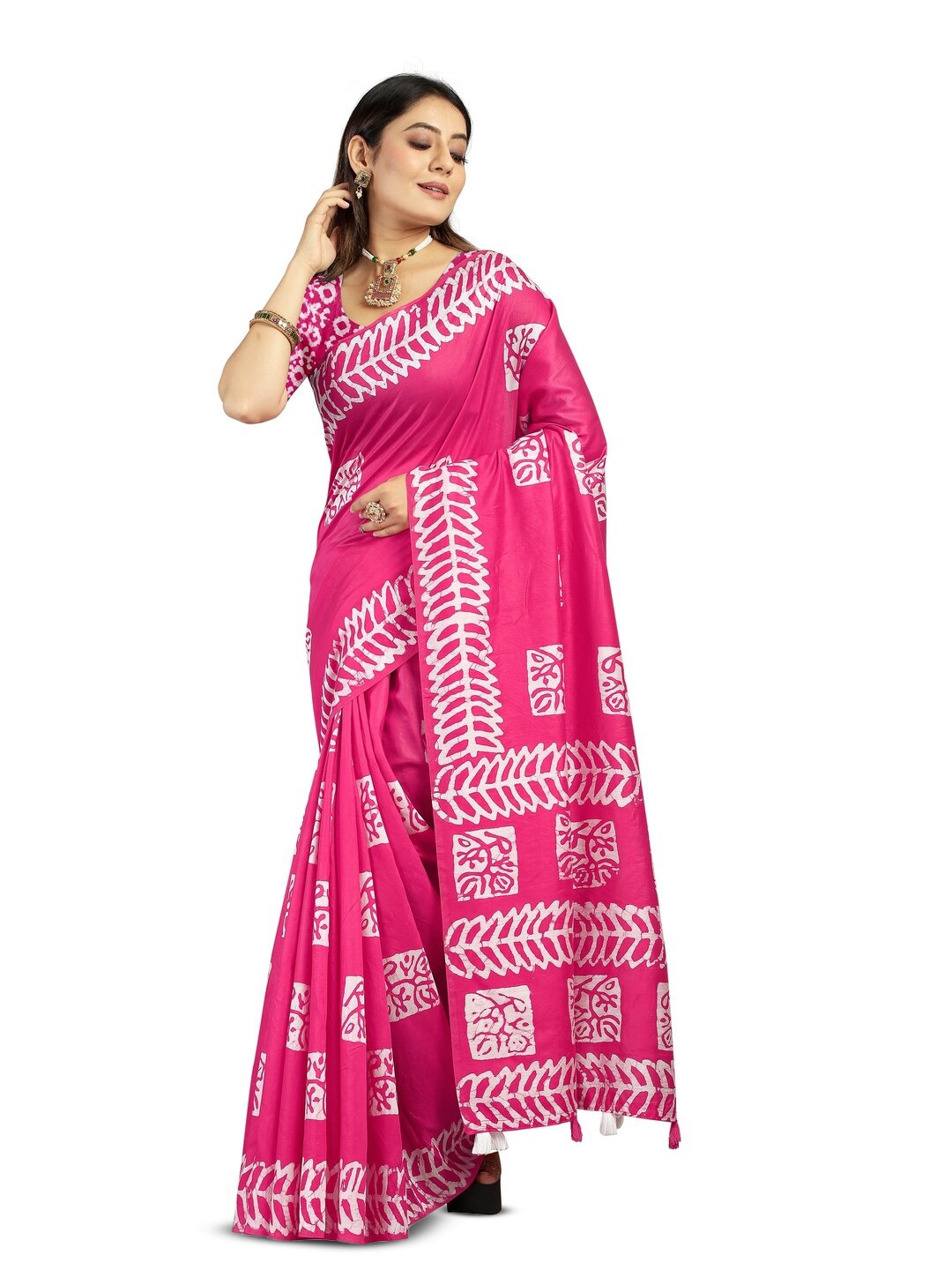 

Inithi Pink & White Printed Batik Saree