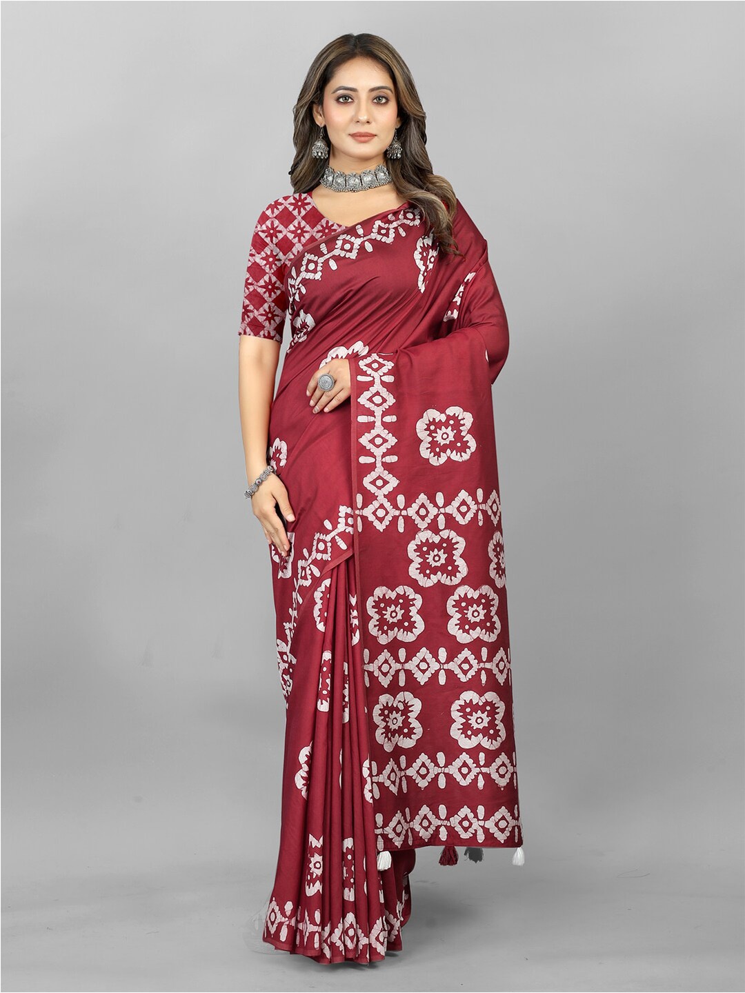 

Inithi Maroon & White Printed Batik Saree