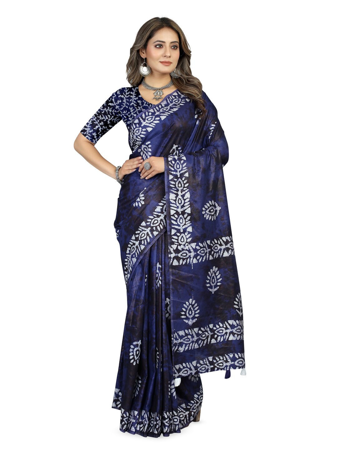 

Inithi Batik Printed Saree, Navy blue