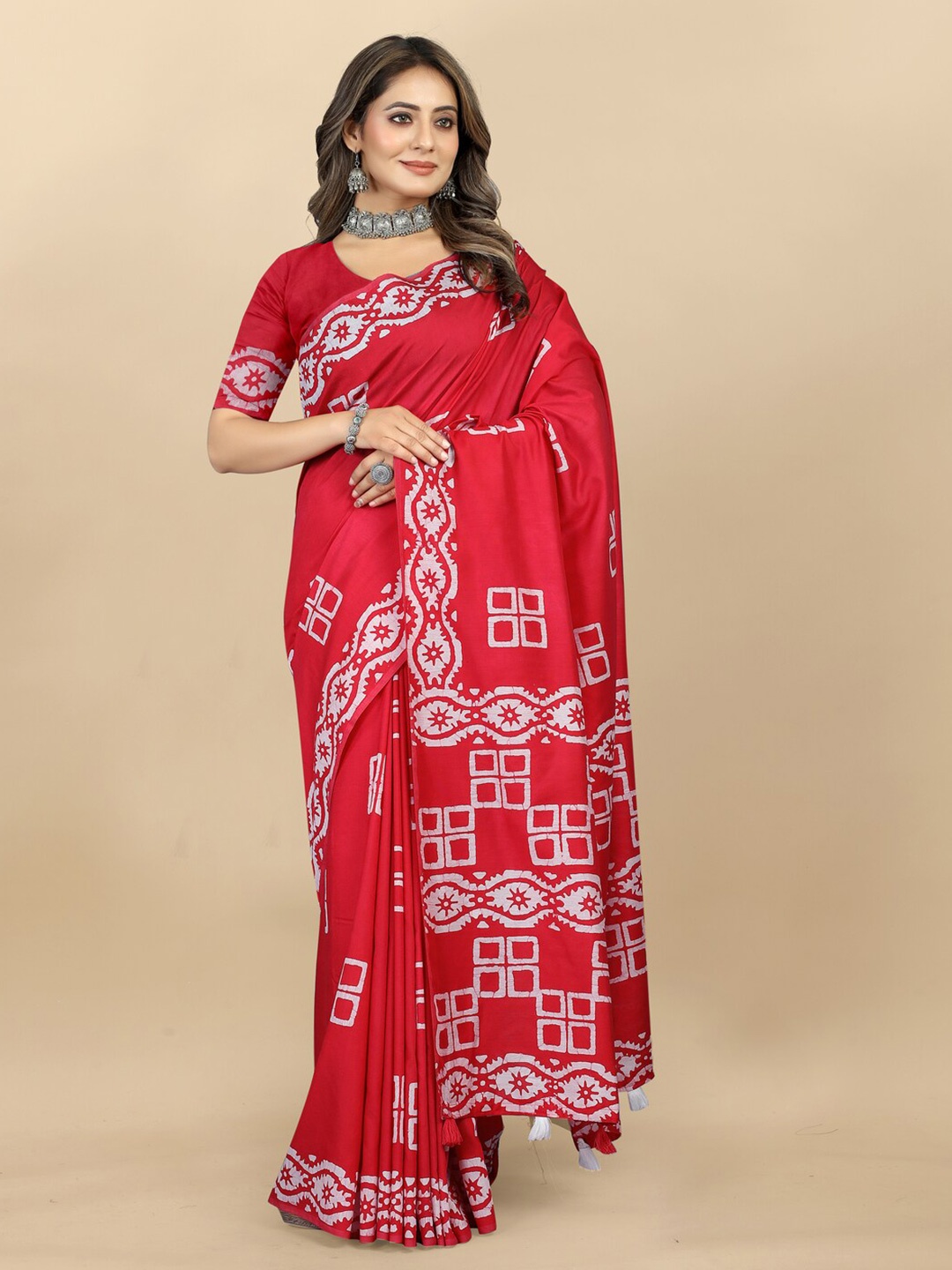 

Inithi Red & White Printed Geometric Saree