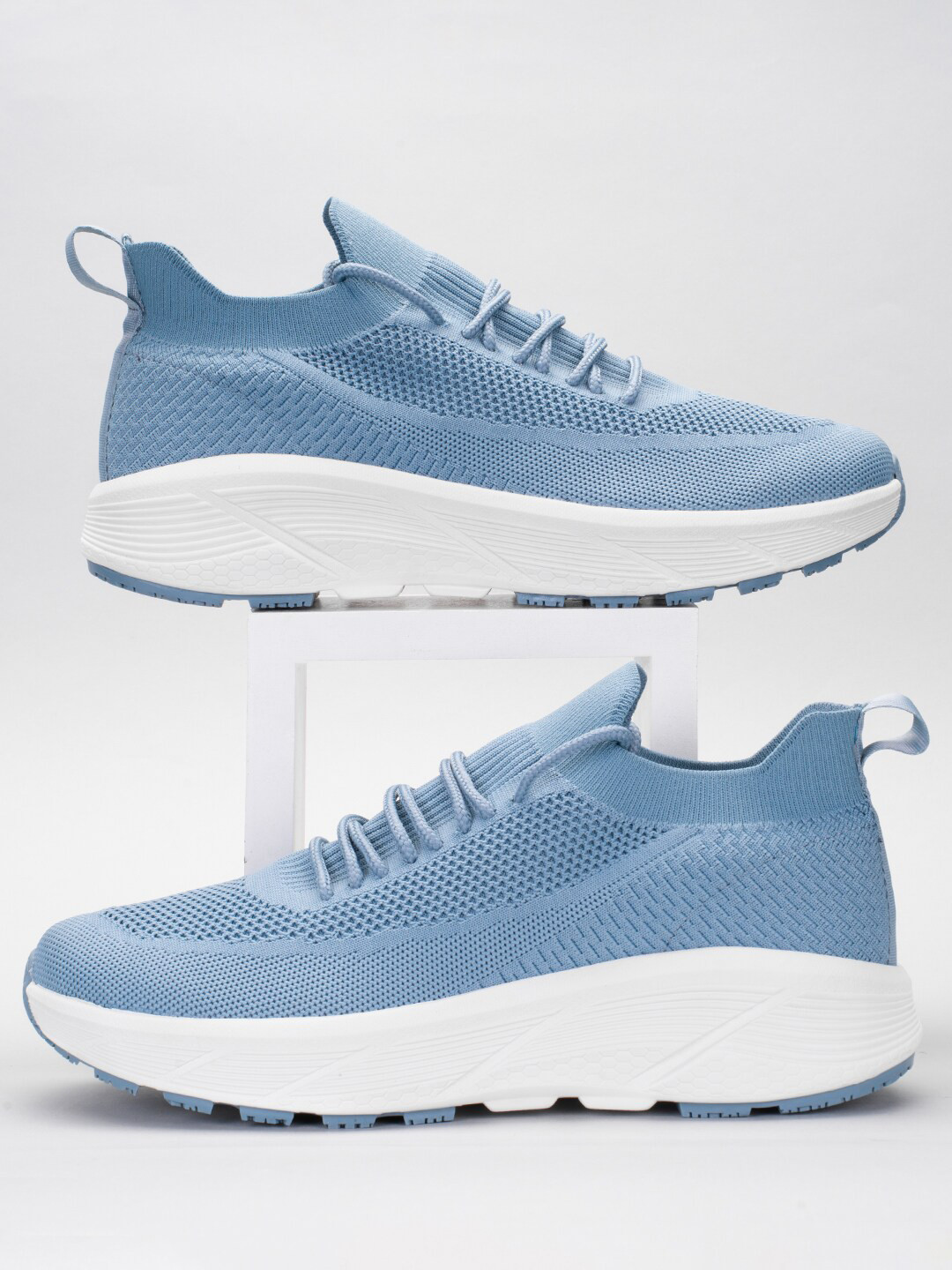 

Atom Men Contrast Sole Slip-On Running Shoes, Blue