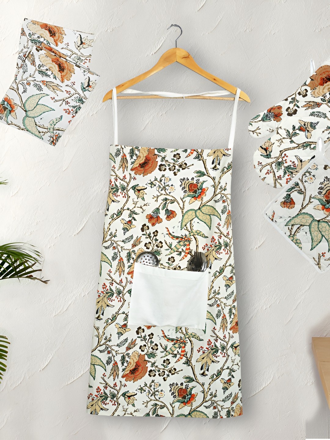 

Texstylers Brown & White 5 Pieces Floral Printed Pure Cotton Kitchen Linen Set