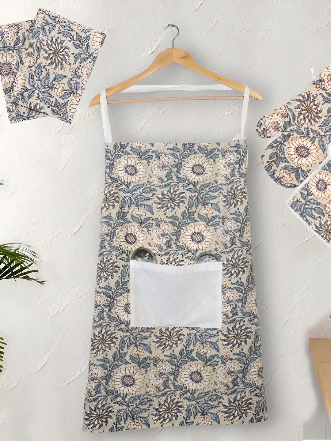 

Texstylers Grey & Beige 5 Pieces Floral Printed Pure Cotton Kitchen Linen Set