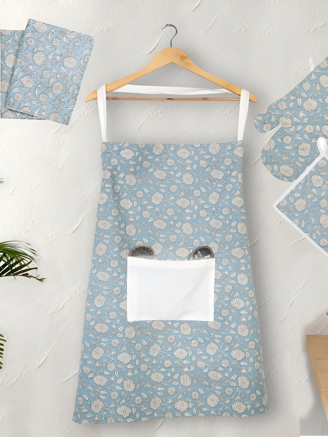 

Texstylers Blue & White 5 Pieces Floral-Printed Kitchen Linen Sets