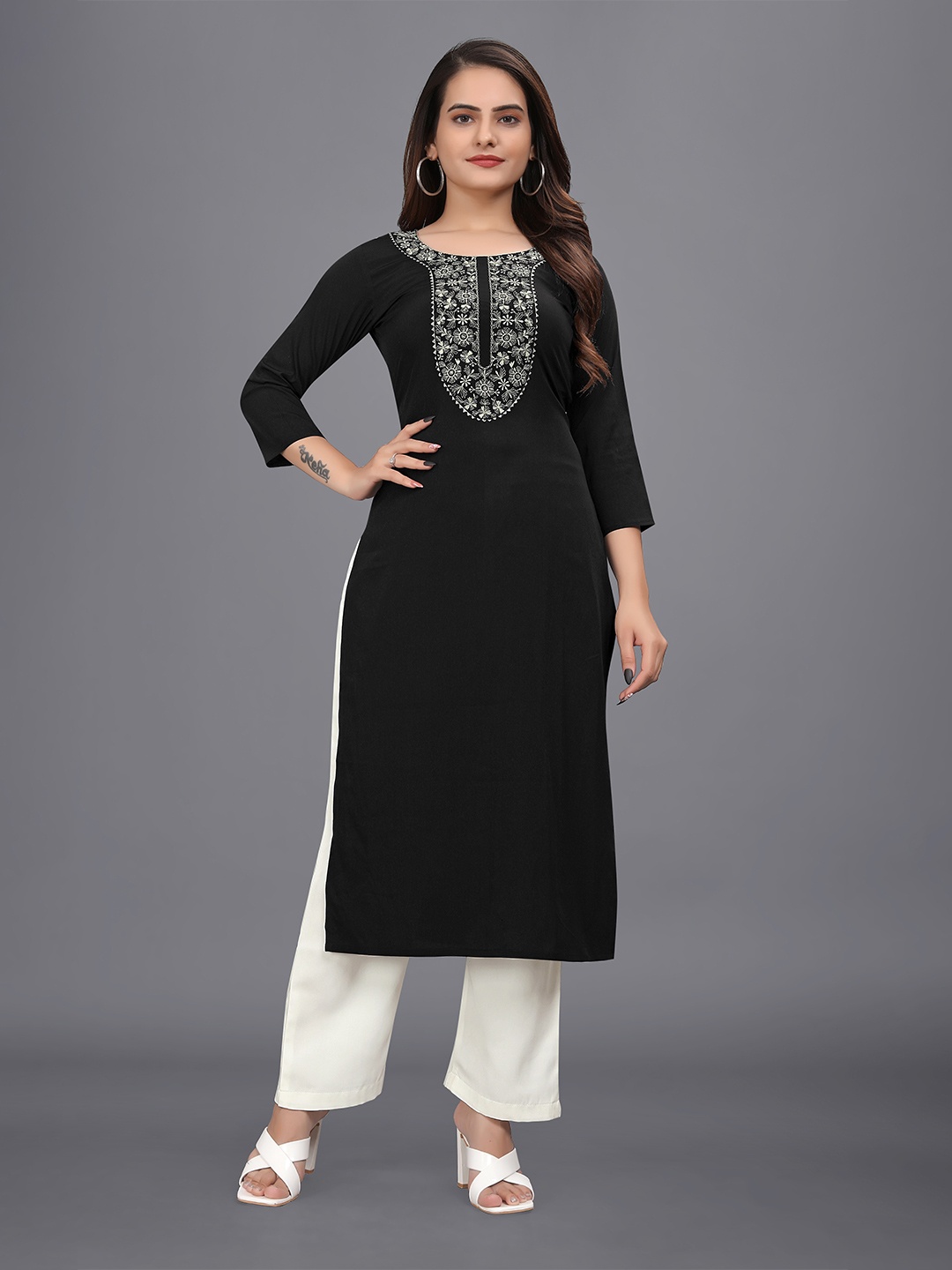 

OWO THE LABEL Yoke Embroidered Straight Kurta, Black