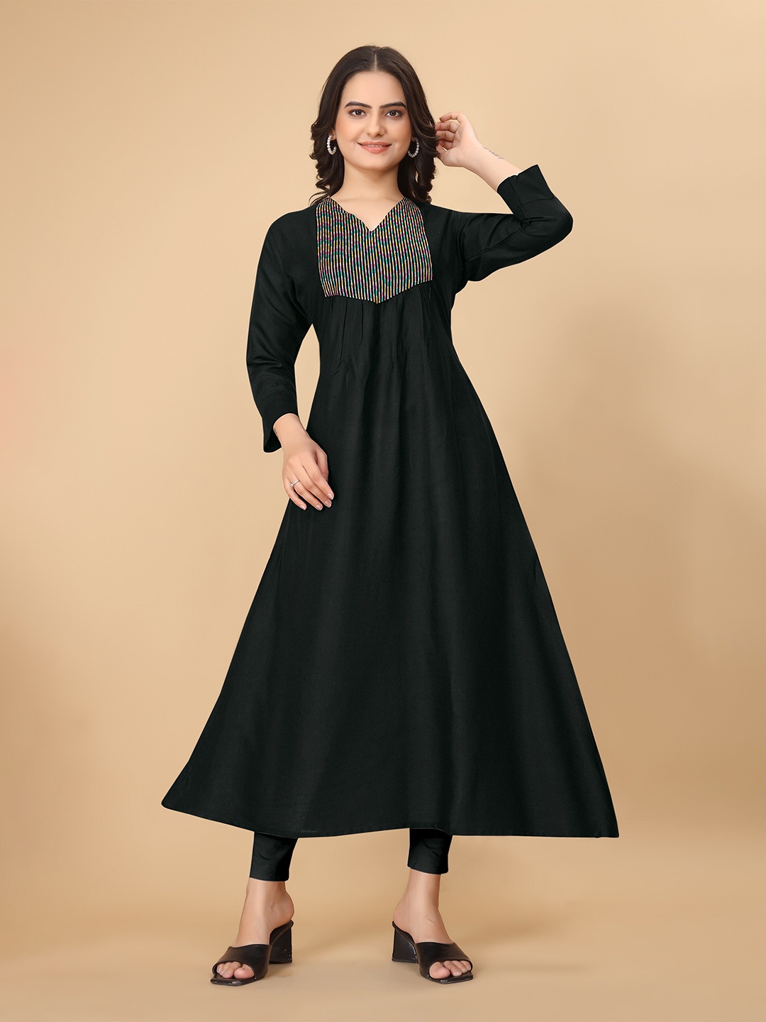 

OWO THE LABEL V-neck Embroidered Thread Work A-Line Kurta, Black