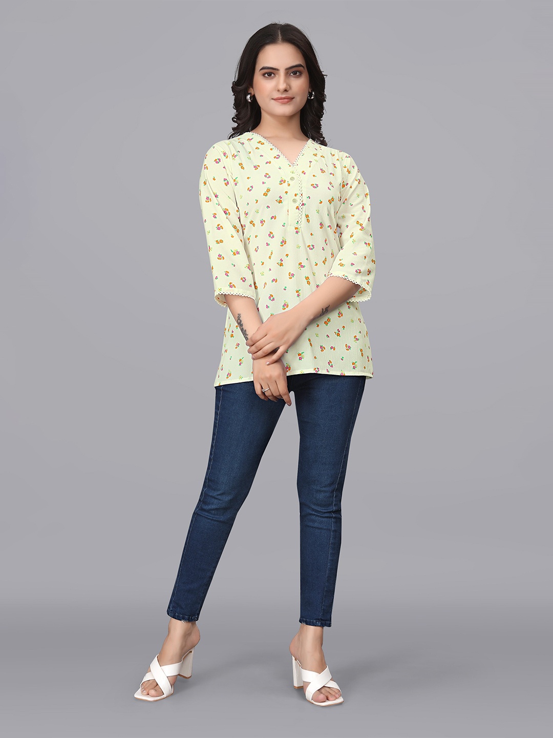 

OWO THE LABEL Floral Printed V-Neck Straight Kurti, White