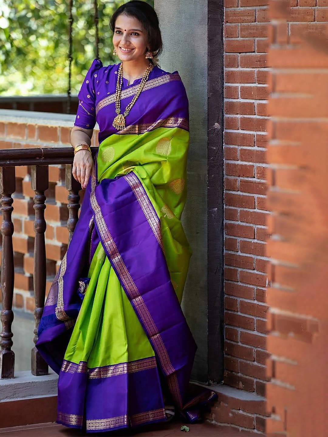 

Aldwych Woven Design Ethnic Motifs Zari Banarasi Designer Saree, Green
