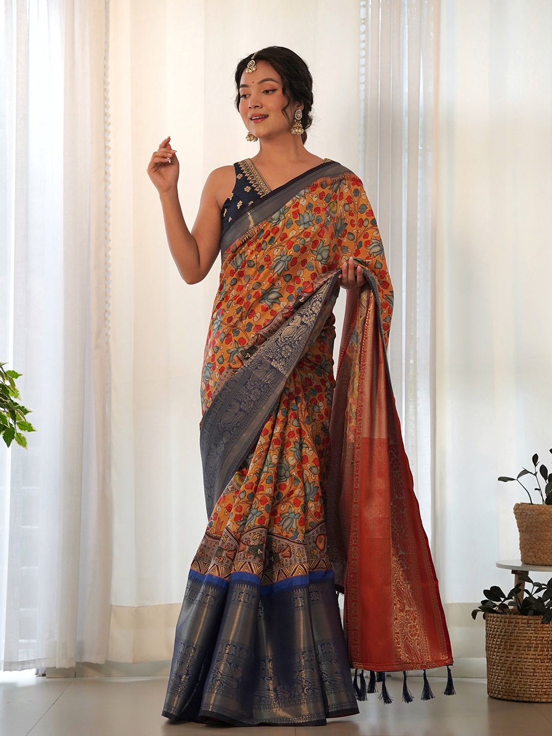 

Munir Kalamkari Silk Blend Saree, Orange