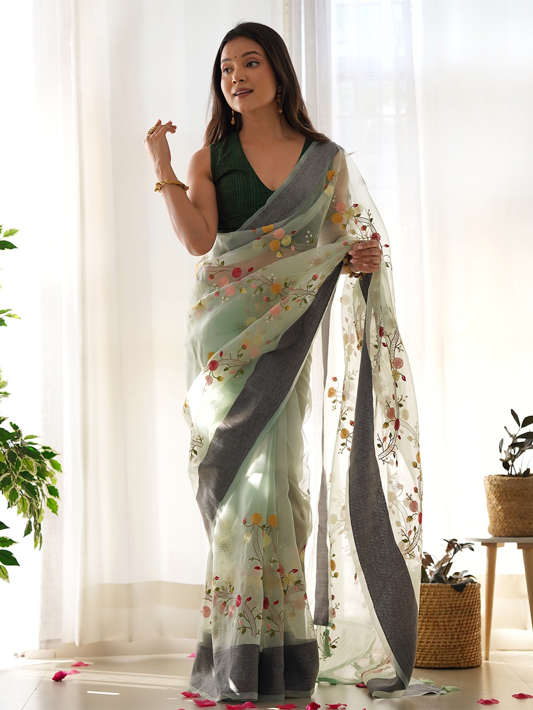 

Munir Floral Embroidered Organza Saree, Green