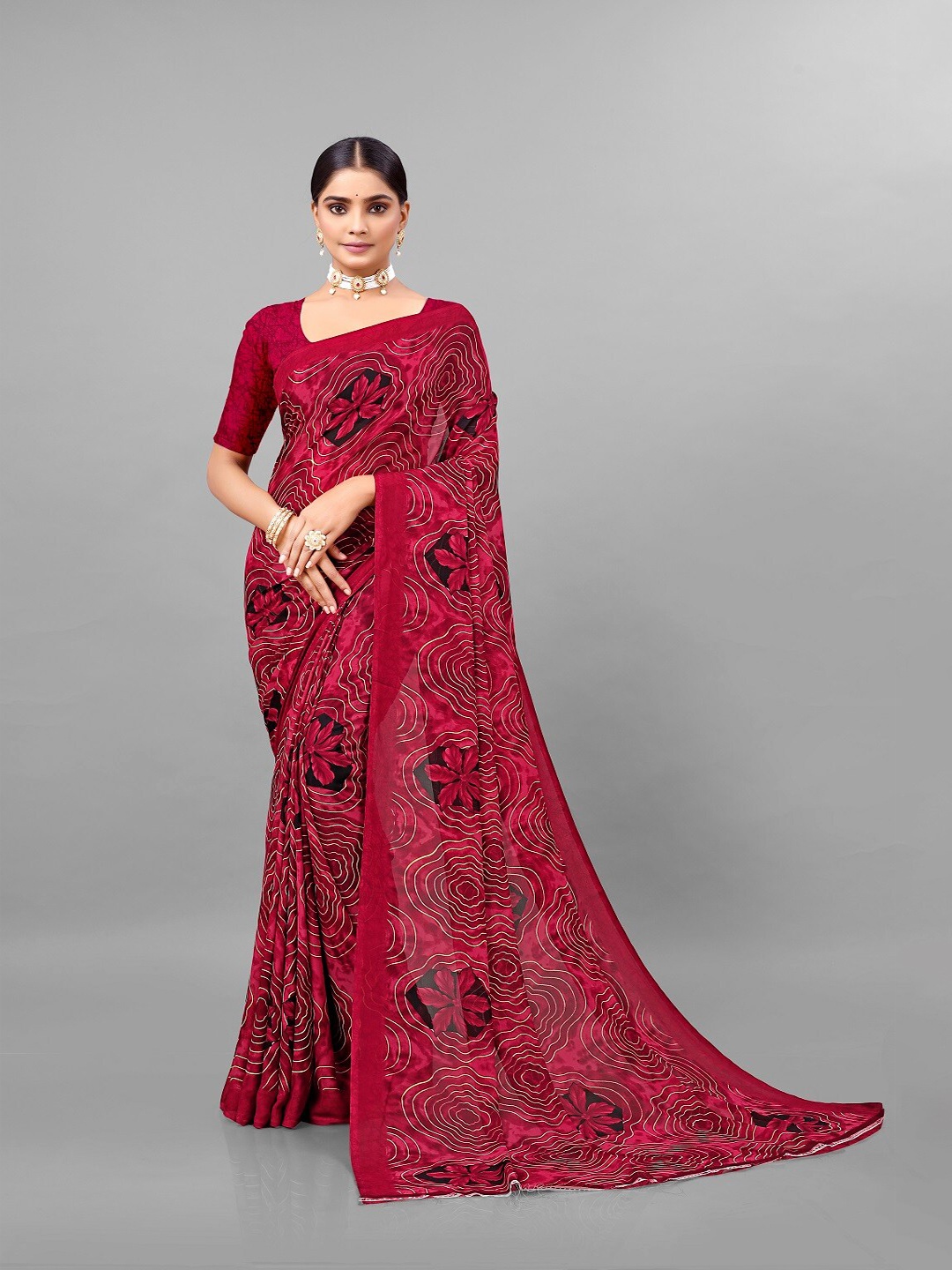 

KANOODA Floral Printed Georgette Saree, Maroon