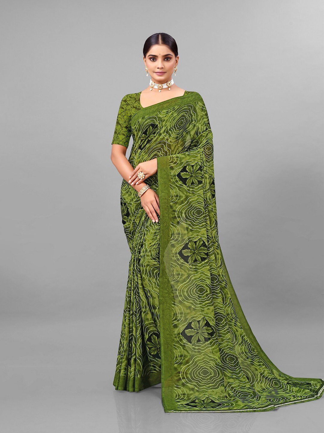 

KANOODA Floral Printed Georgette Saree, Green
