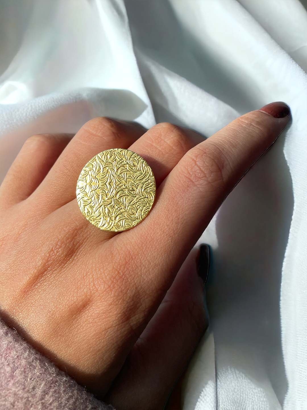 

ISHKAARA Gold-Plated Textured Finger Ring