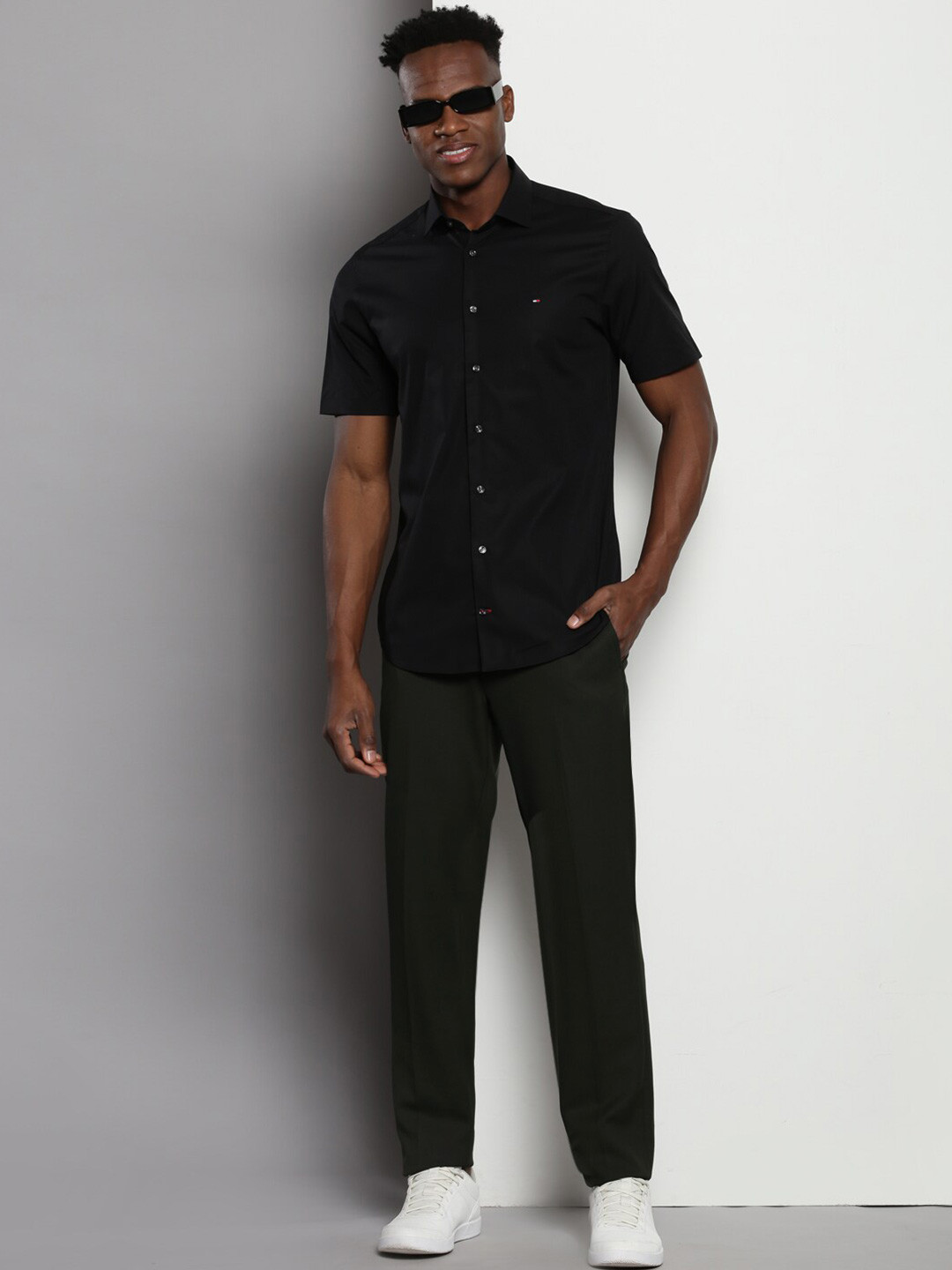 

Tommy Hilfiger spread collar Slim Fit Opaque Cotton Casual Shirt, Black