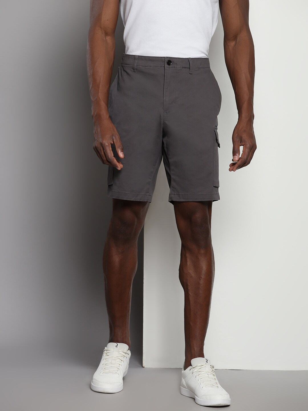 

Tommy Hilfiger Men Mid Rise Cotton Shorts, Grey