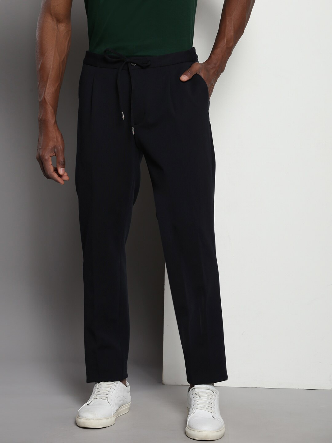 

Tommy Hilfiger Men Mid-Rise Regular Trousers, Navy blue