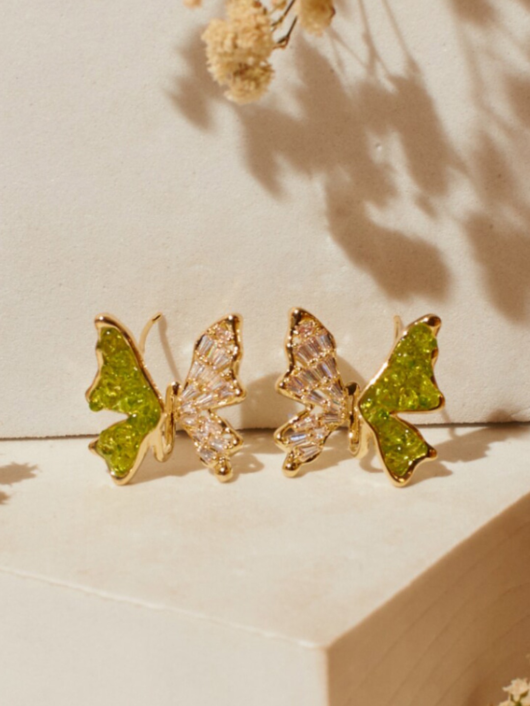 

SALTY Gold-Plated Contemporary Studs Earrings