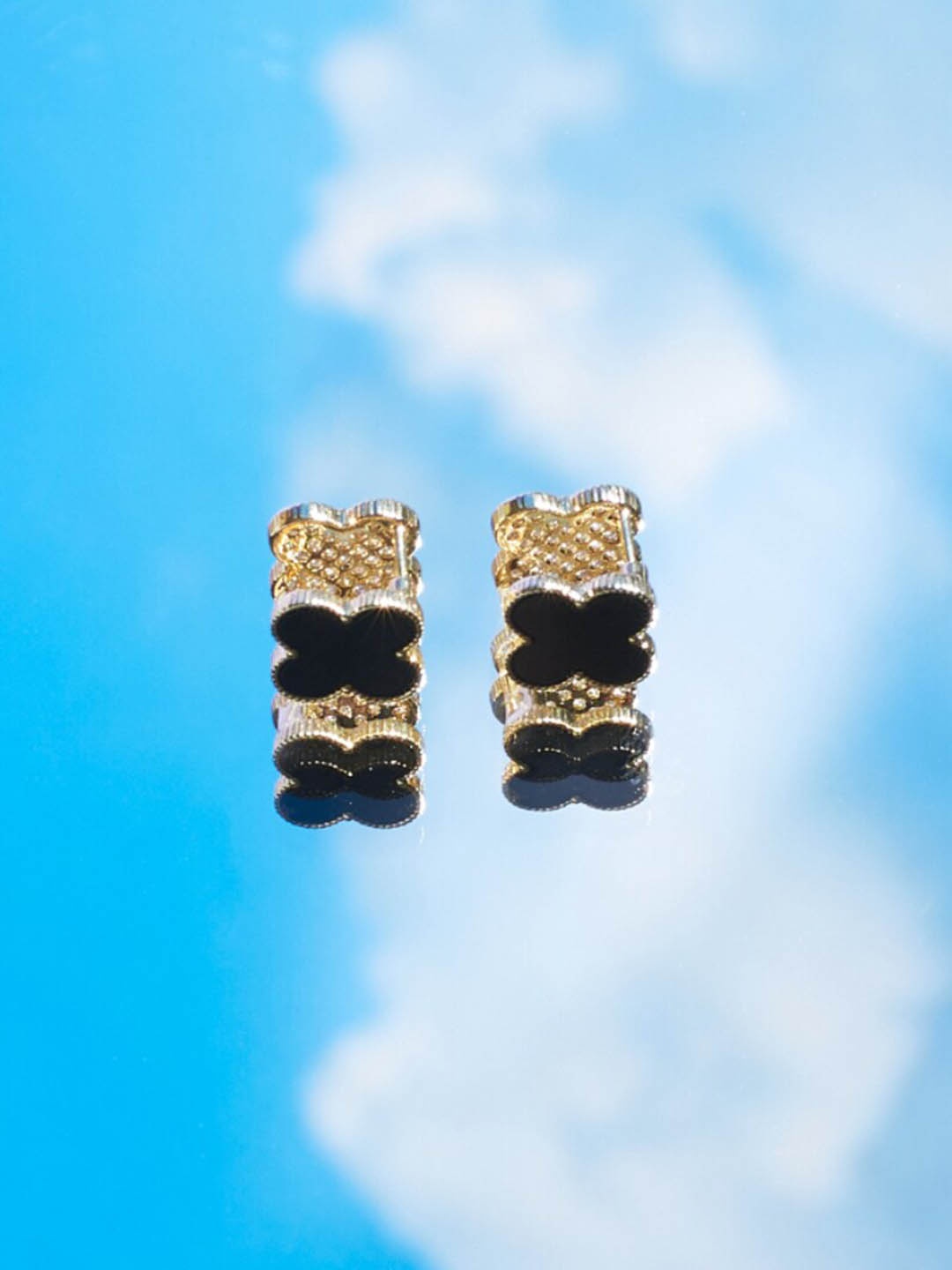 

SALTY Gold-Plated Contemporary Studs Earrings