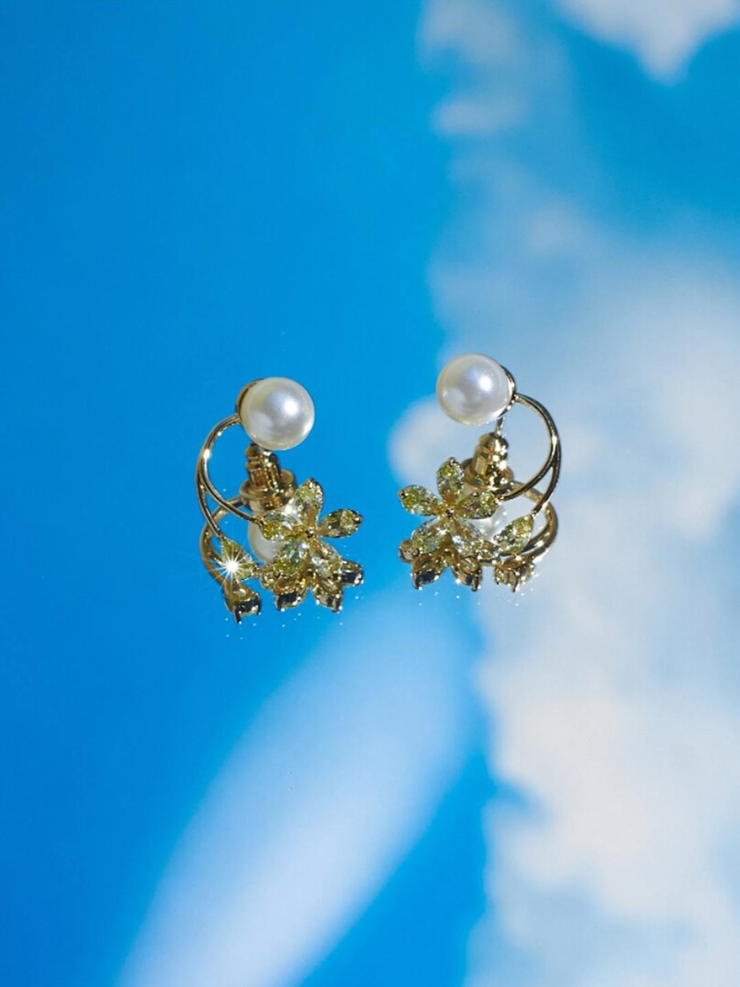 

SALTY Gold-Plated Contemporary Studs Earrings