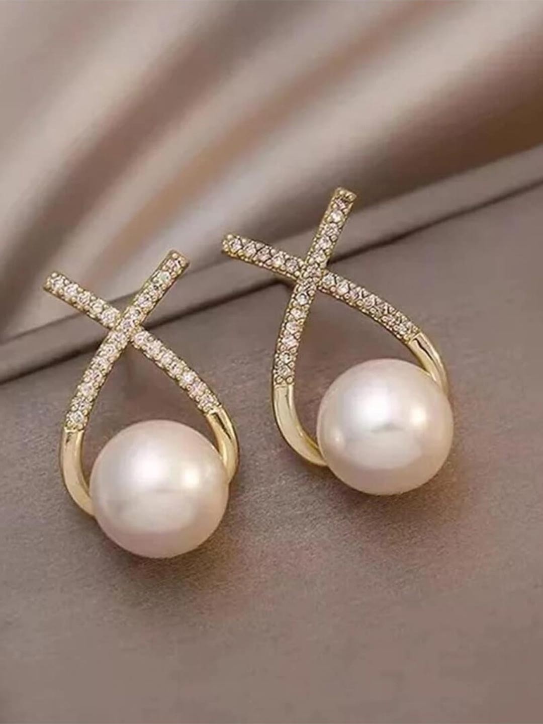 

SALTY Women Palace Pearl Studs Earrings, Gold