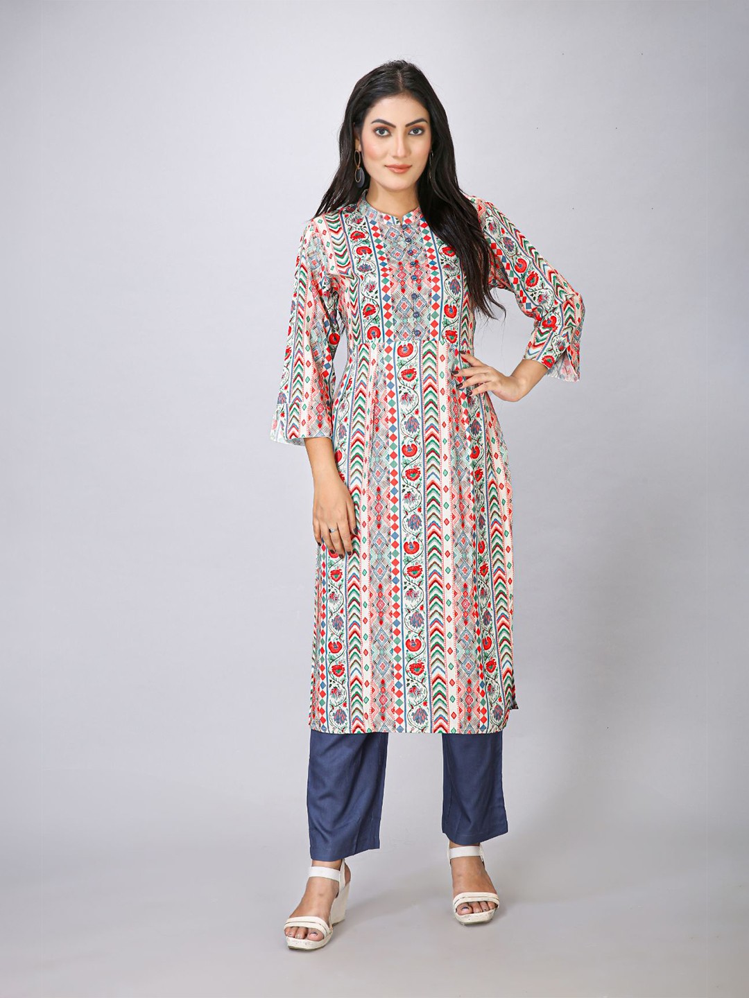 

MAIYEE Floral Printed Regular Mandarin Collar A-Line Kurta with Trousers, Grey