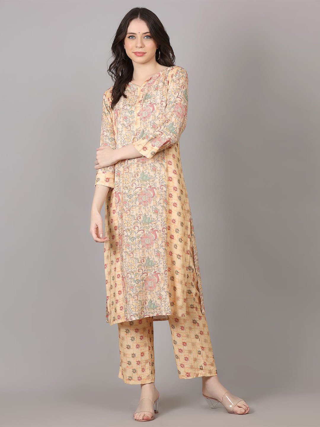 

MAIYEE Floral Printed Notch Neck Straight Kurta With Trousers, Orange