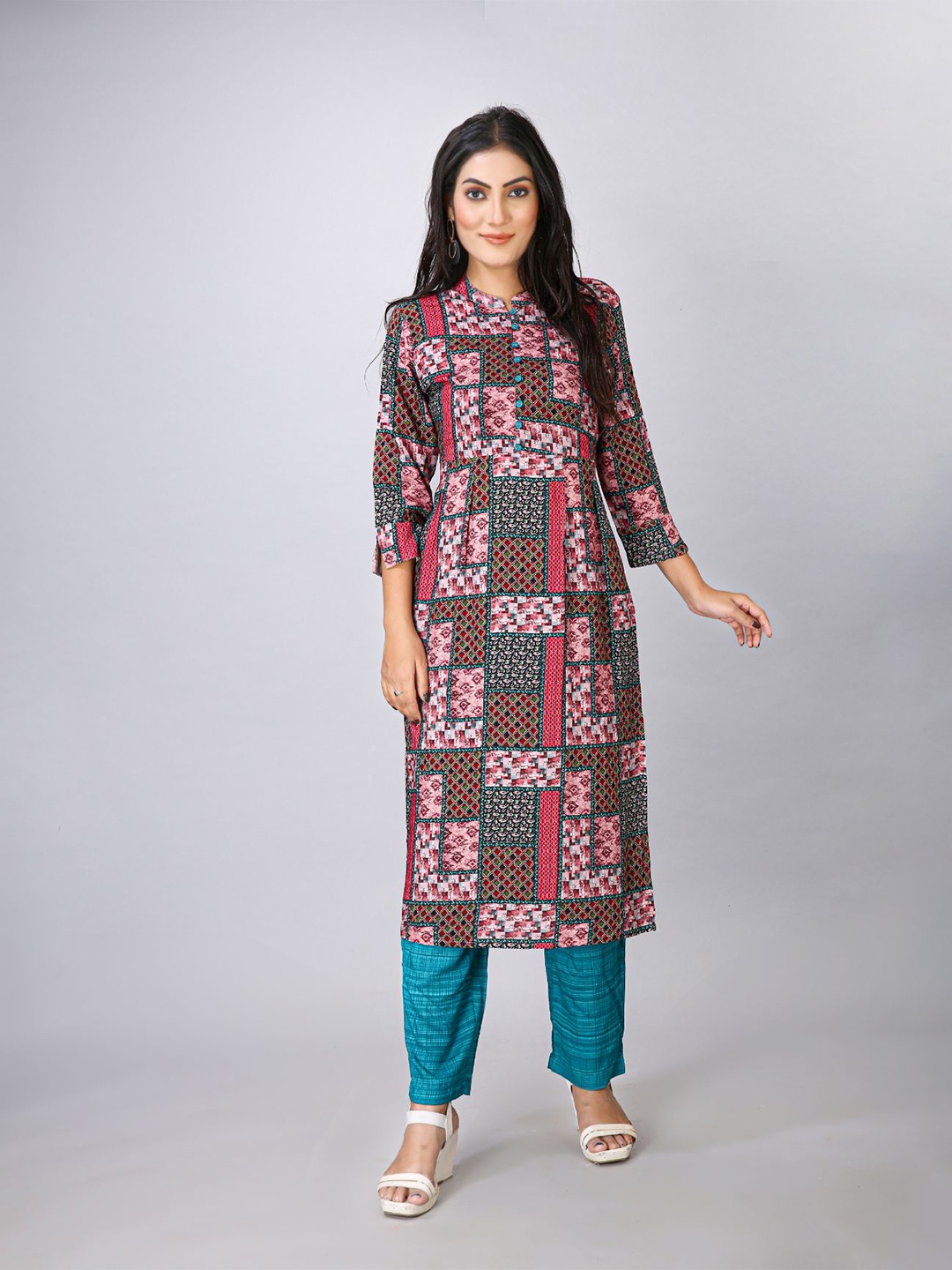 

MAIYEE Ethnic Motifs Printed Sraight Kurta with Trousers, Red
