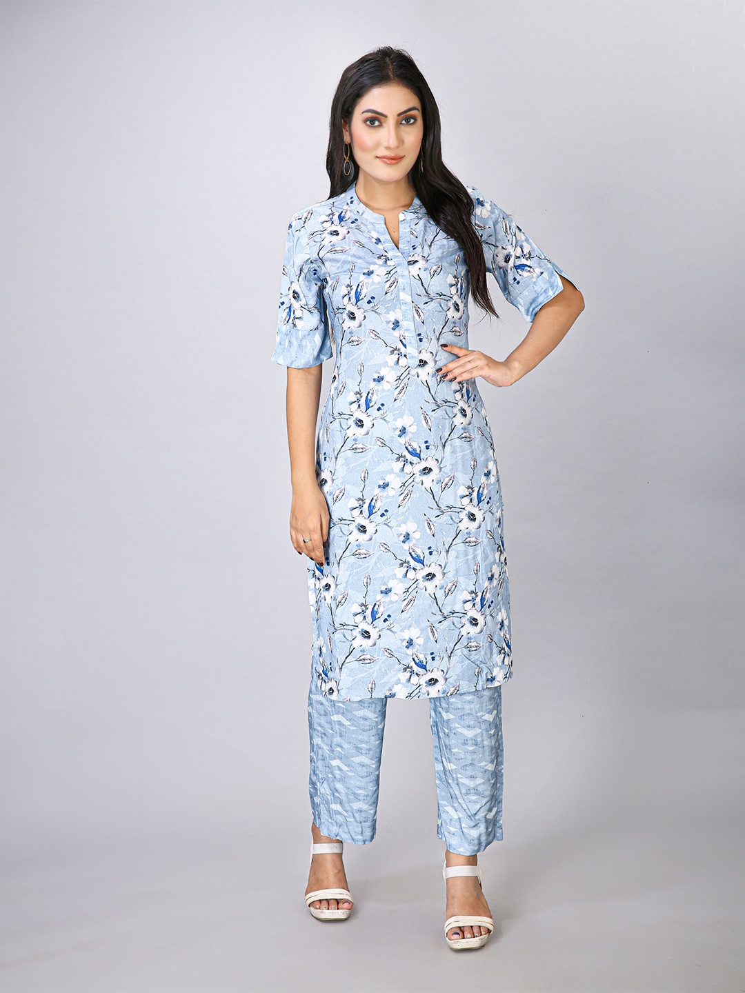 

MAIYEE Floral Printed Straight Kurta with Trouser, Blue