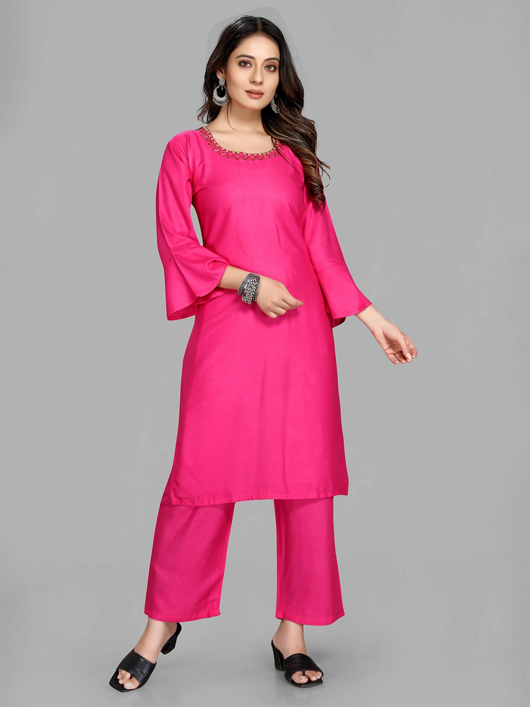 

MAIYEE Beads Embellished Straight Kurta with Trouser, Pink