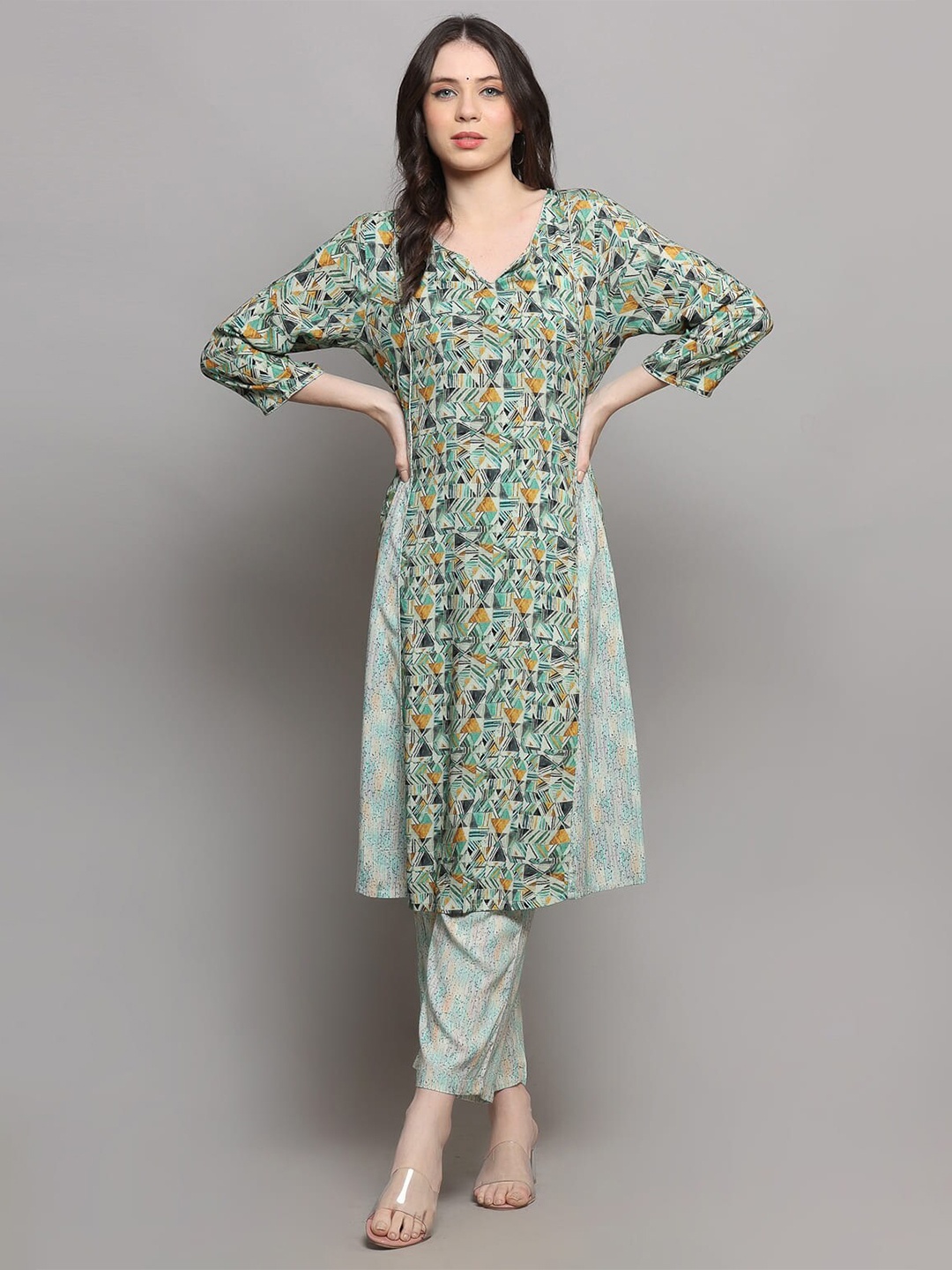 

MAIYEE Geometric Printed A Line Kurta with Trouser, Green