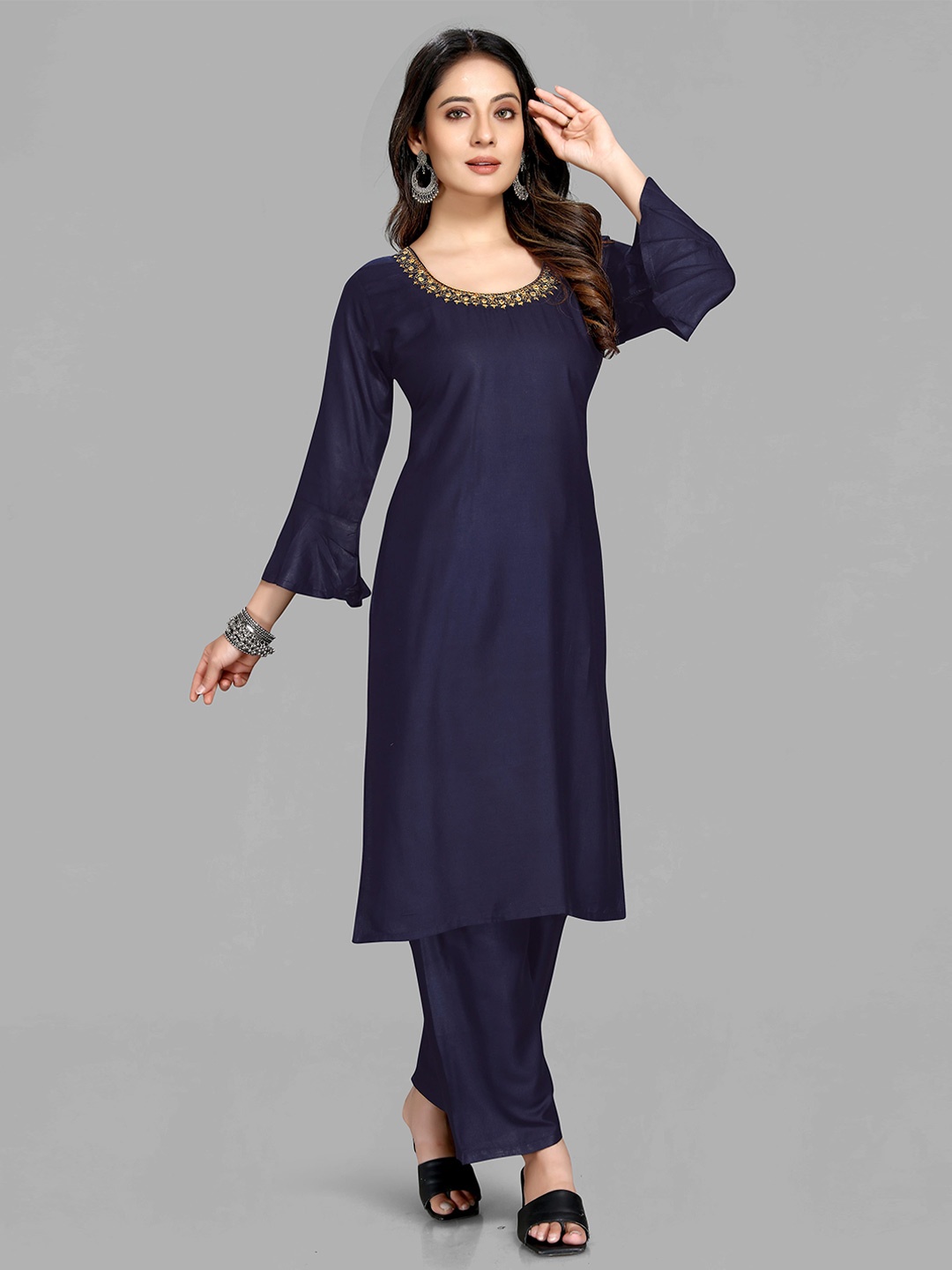 

MAIYEE Thread Work A-Line Kurta With Palazzo, Navy blue