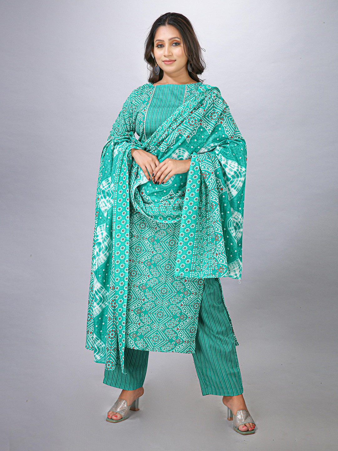 

MAIYEE Bandhani Printed Straight Kurta With Palazzos & Dupatta, Sea green