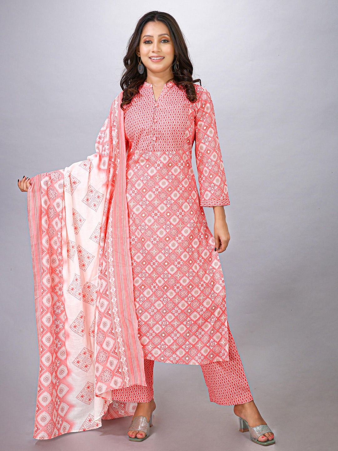 

MAIYEE Ethnic Motifs Printed Straight Kurta With Palazzos & Dupatta, Pink