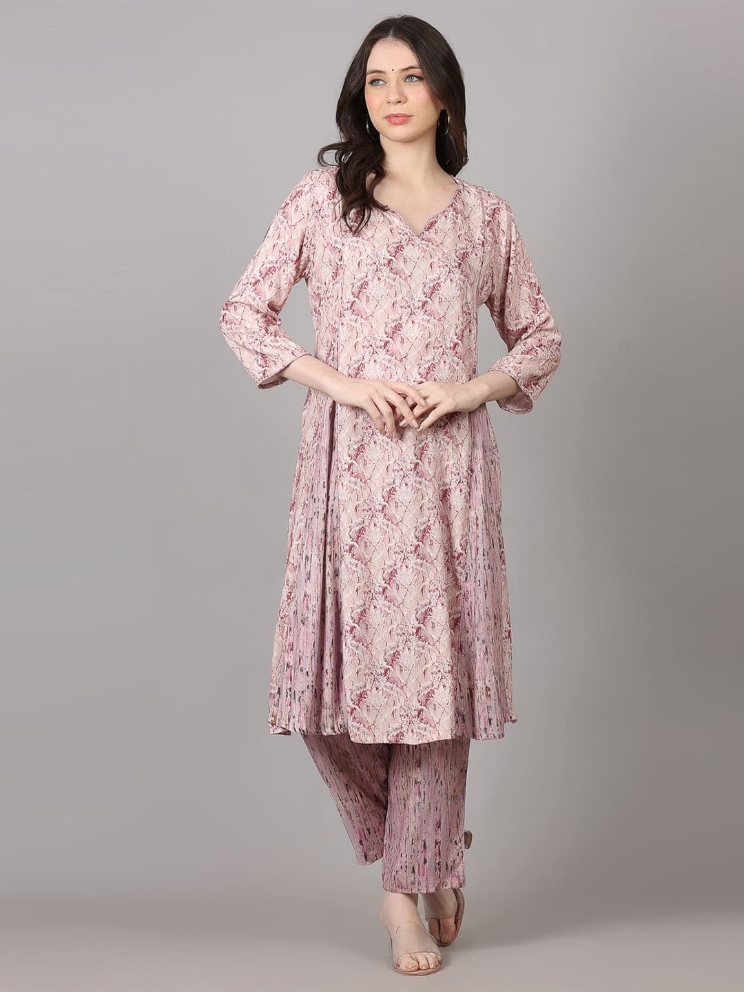 

MAIYEE Pink Ethnic Motifs Printed Pleated Kurta with Trousers