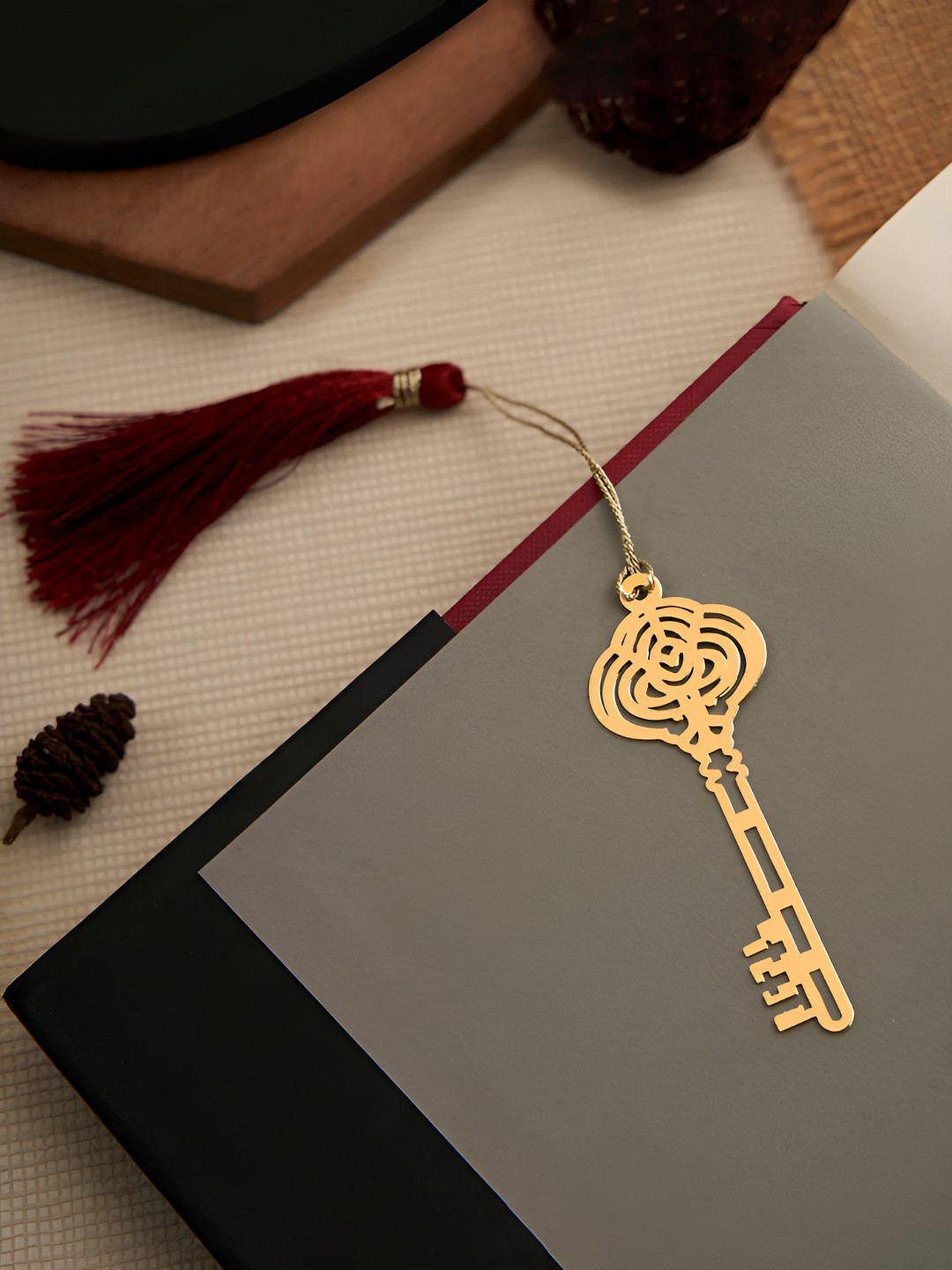 

DecorTwist Brass Key Design bookmark, Gold