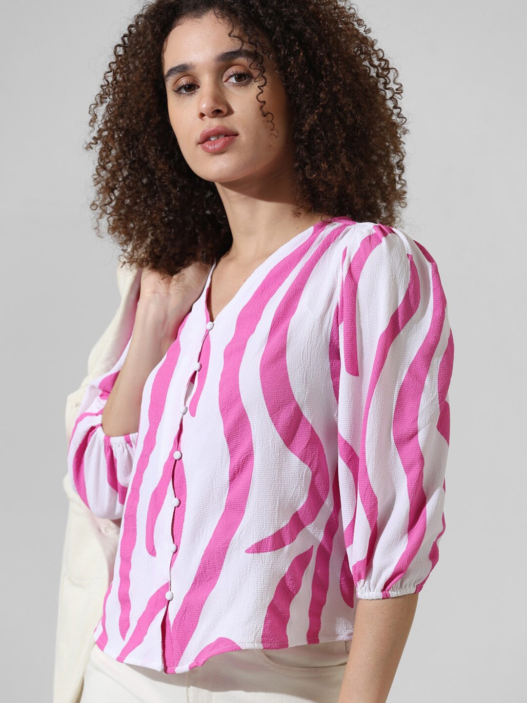 

ONLY Abstract Striped V-Neck Three-Quarter Sleeves Puff Sleeve Shirt Style Top, White