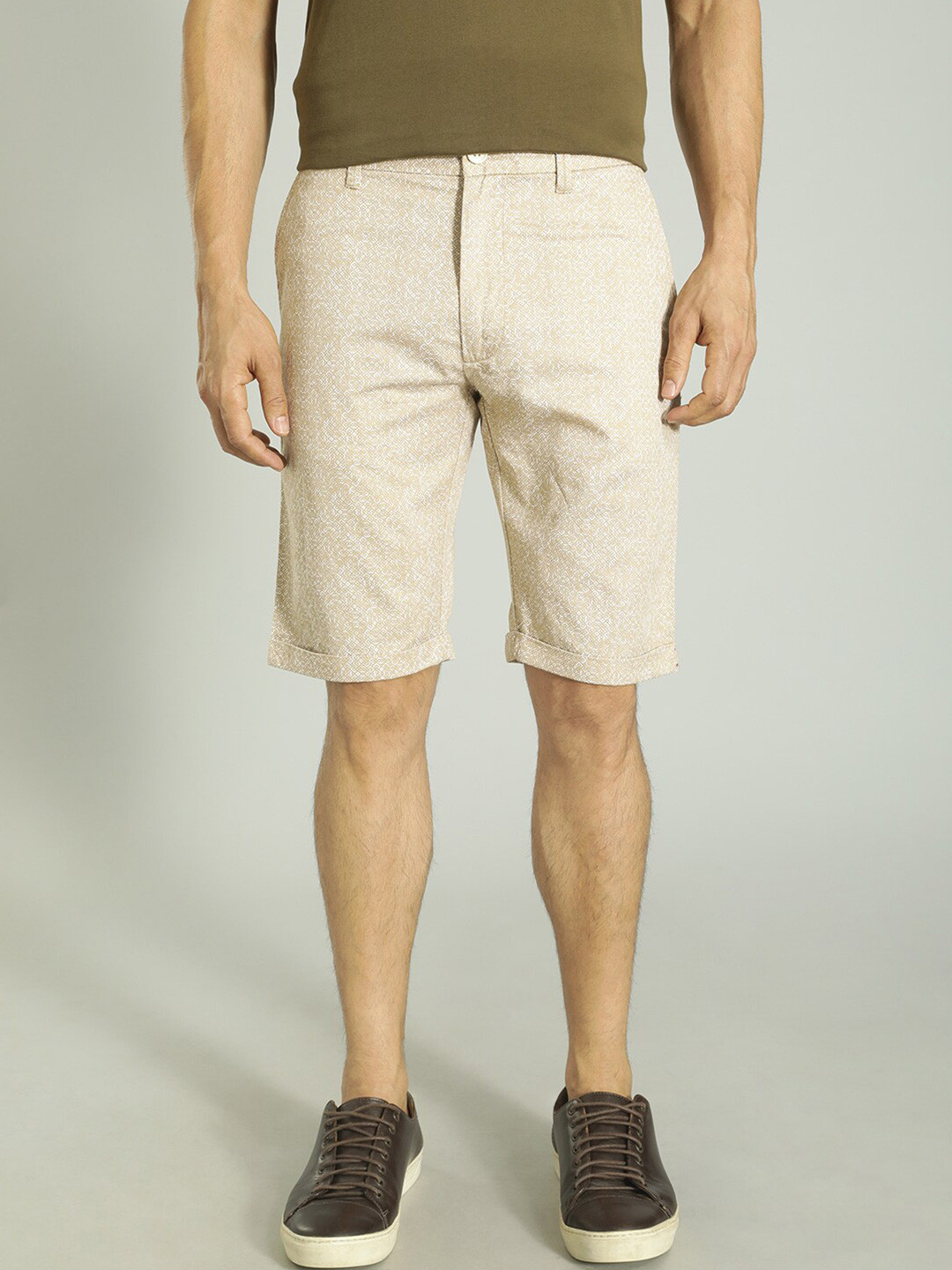 

Indian Terrain Men Geometric Printed Mid-Rise Pure Cotton Chino Shorts, Khaki