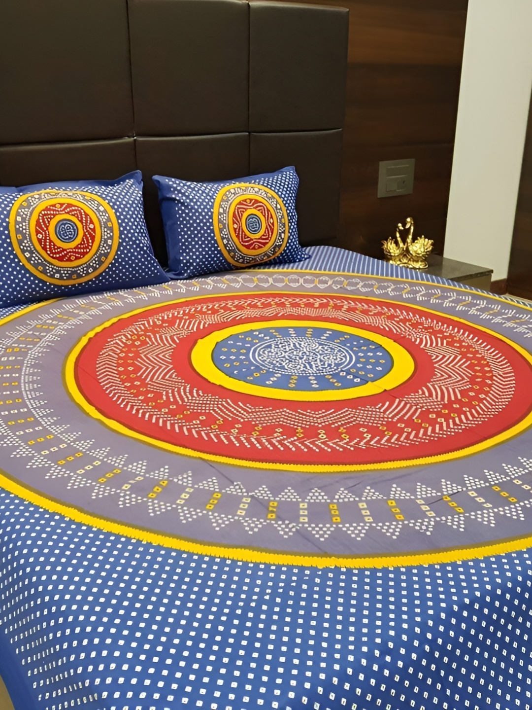 

UBANIA COLLECTION Red Ethnic Motifs 144 TC Queen Bedsheet Set