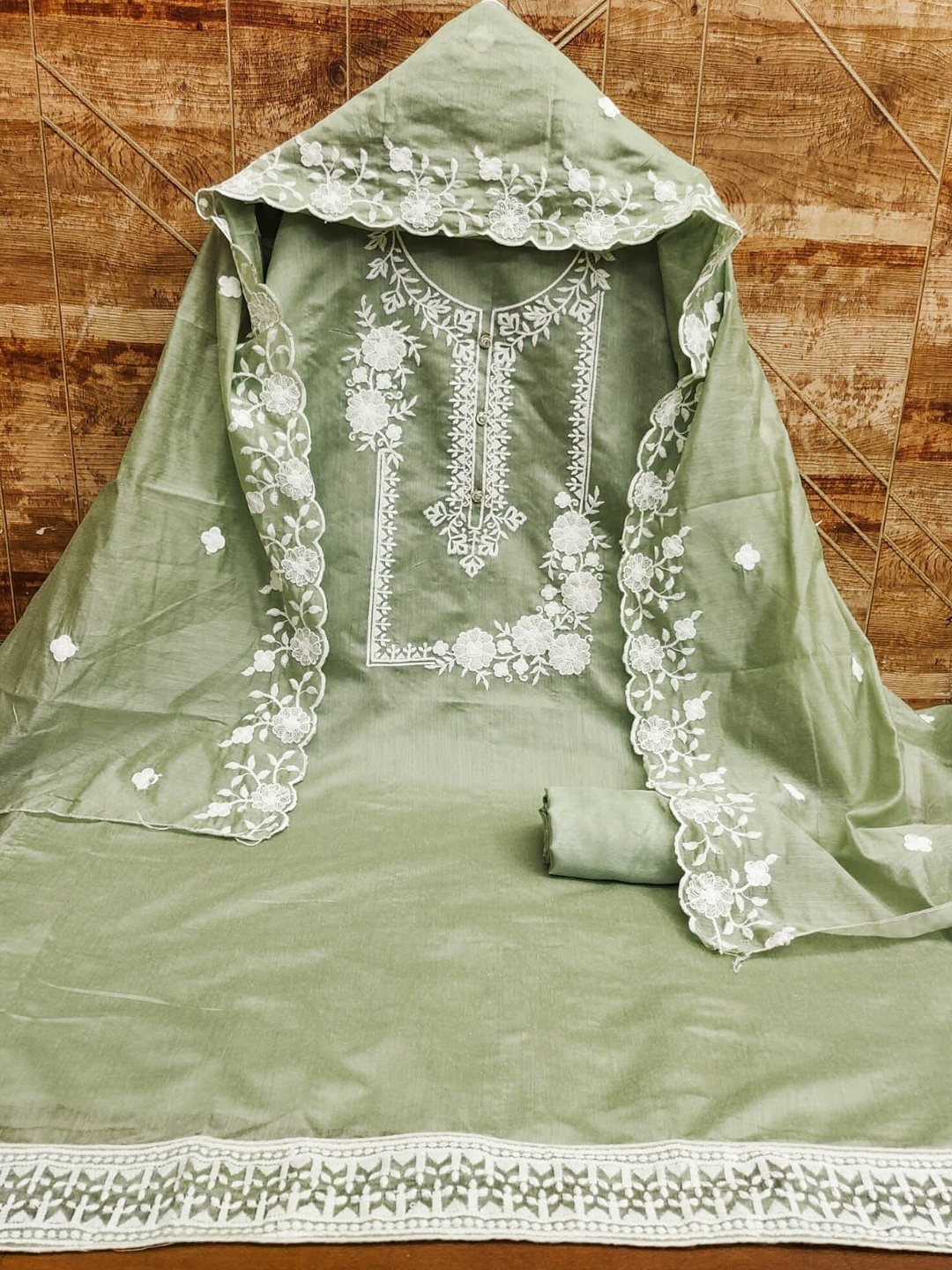 

ZEEPKART Floral Embroidered Unstitched Dress Material, Green