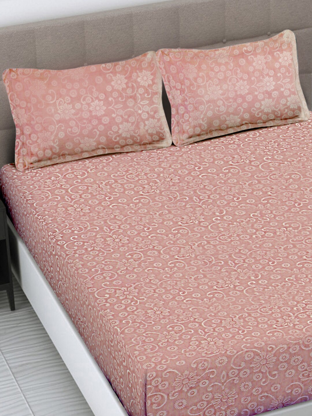 

FABINALIV Peach Floral 300 TC Woollen Embossed King Size Bedsheet with 2 Pillow Covers