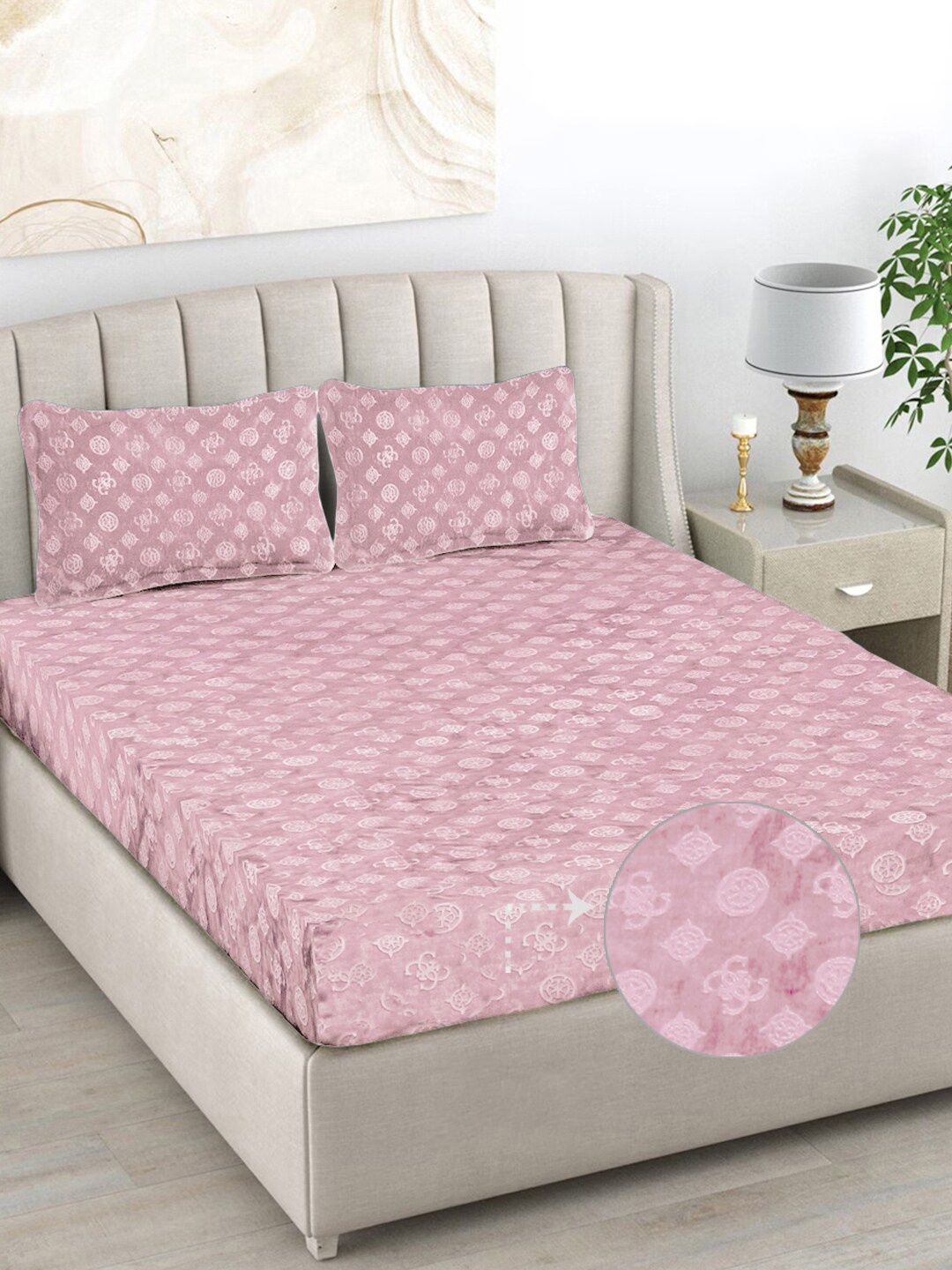 

FABINALIV Pink Geometric 300 TC Woollen Embossed King Size Bedsheet & 2 Pillow Covers